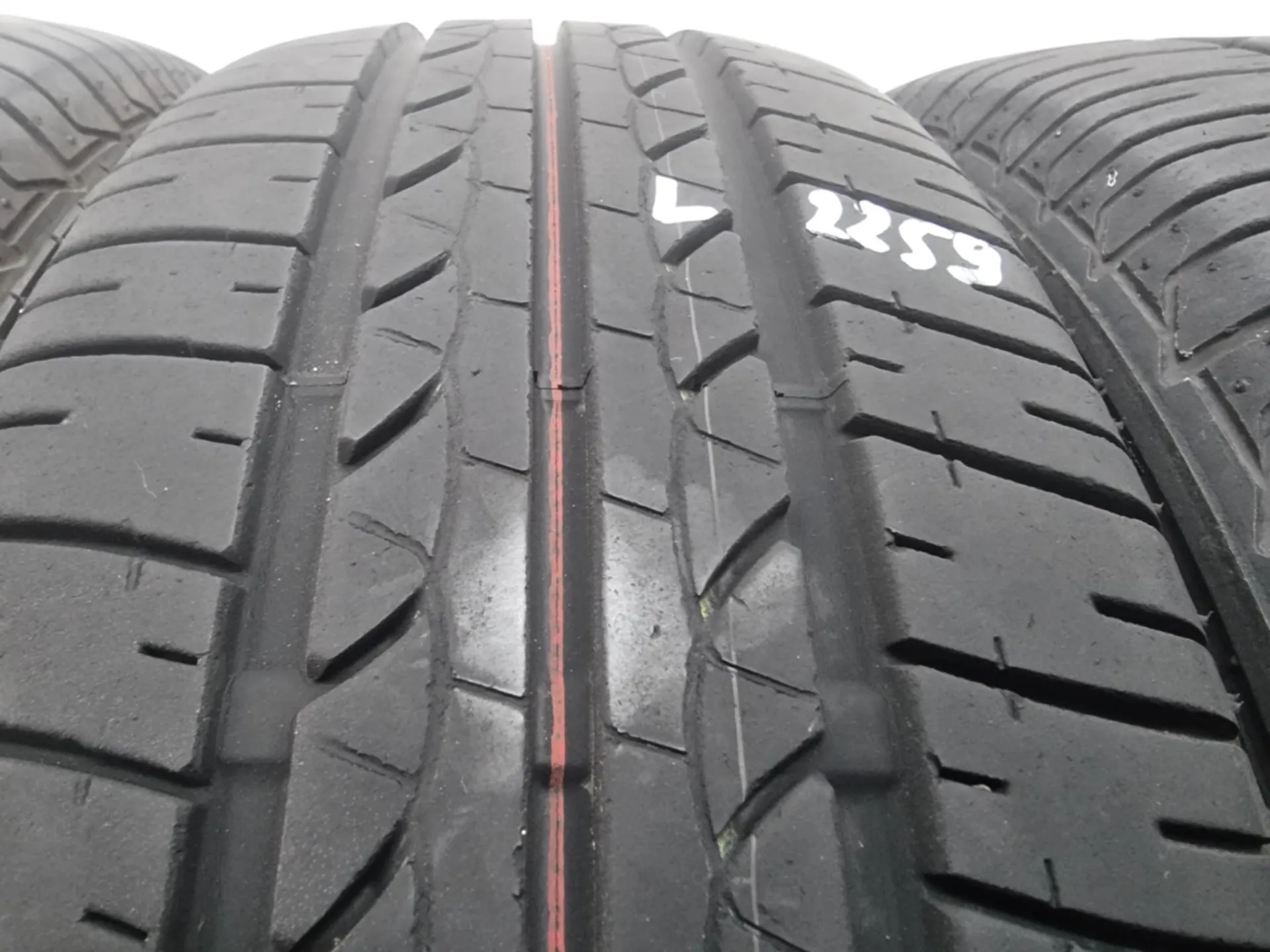 4бр летни гуми 185/65/15 BRIDGESTONE L02259  2