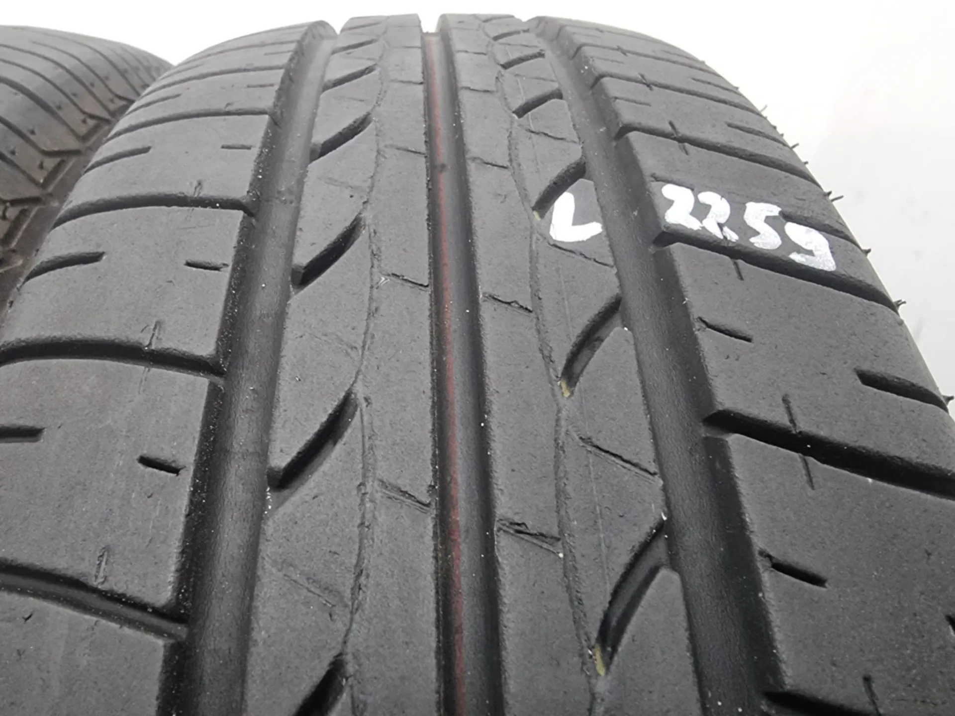 4бр летни гуми 185/65/15 BRIDGESTONE L02259  4