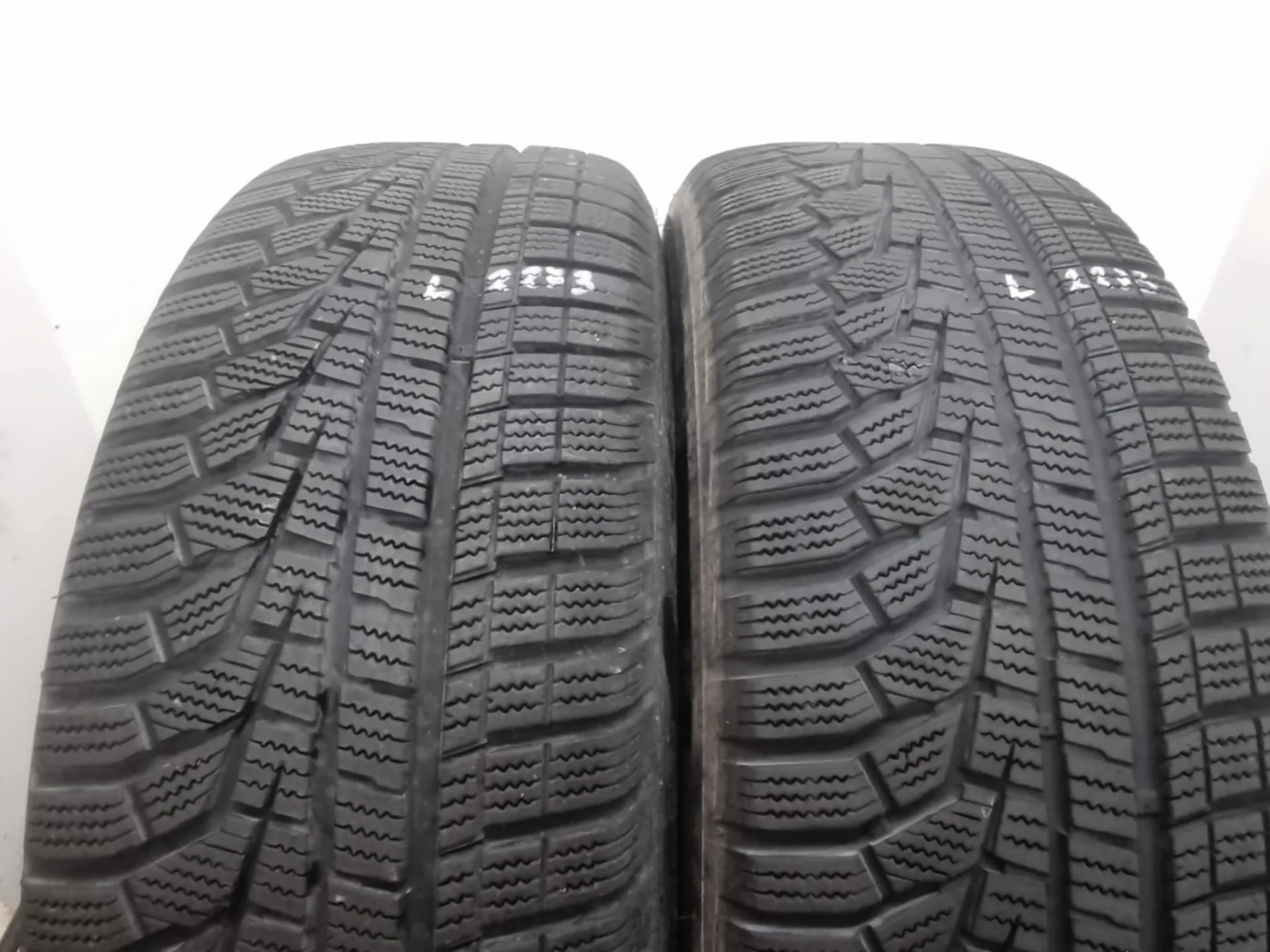 2бр зимни гуми 225/65/17 HANKOOK L02273  3