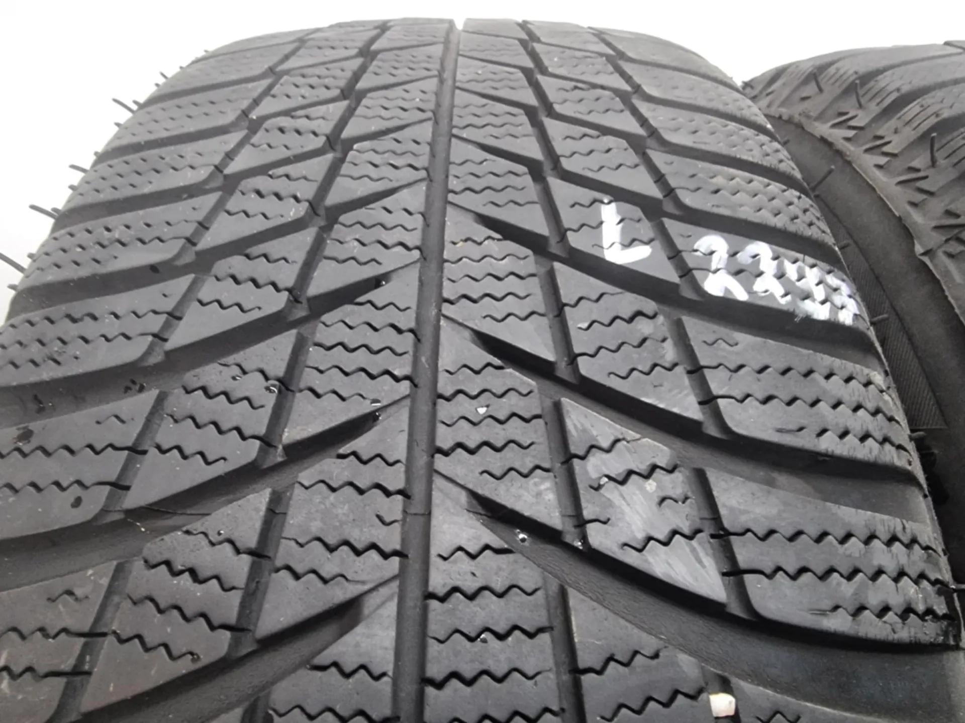 2бр зимни гуми 215/60/16 BRIDGESTONE L02297  1