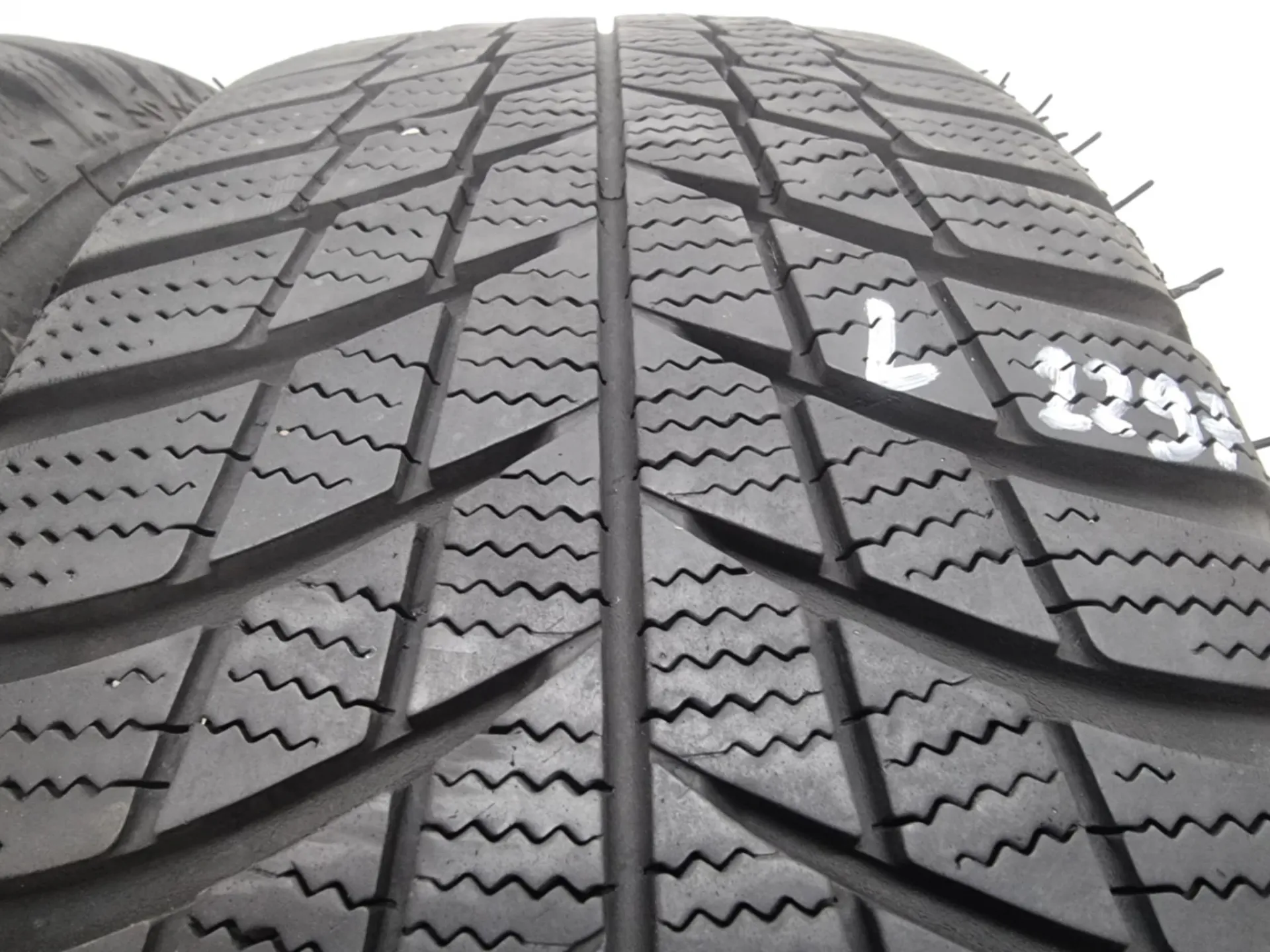 2бр зимни гуми 215/60/16 BRIDGESTONE L02297  2