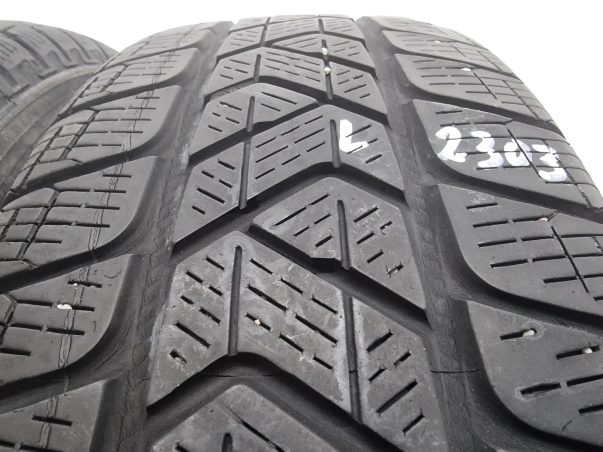 2бр зимни гуми 215/70/16 PIRELLI L02303 2