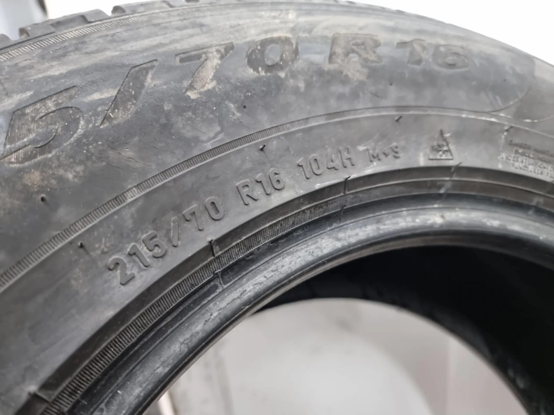 2бр зимни гуми 215/70/16 PIRELLI L02303 4