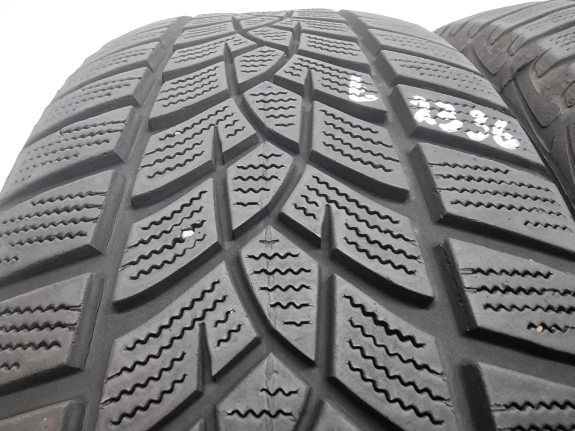 2бр зимни гуми 215/65/16 GOODYEAR L02336 1