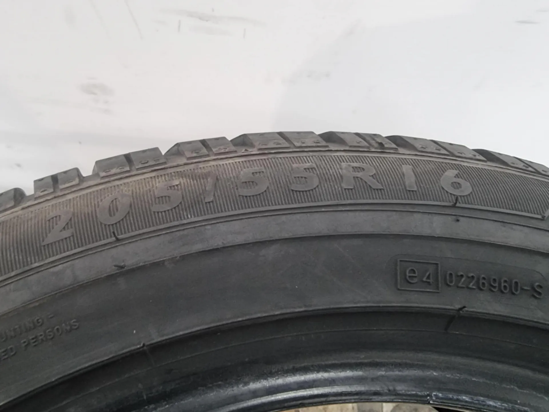 1бр зимнa гумa 205/55/16 DUNLOP L02338  2