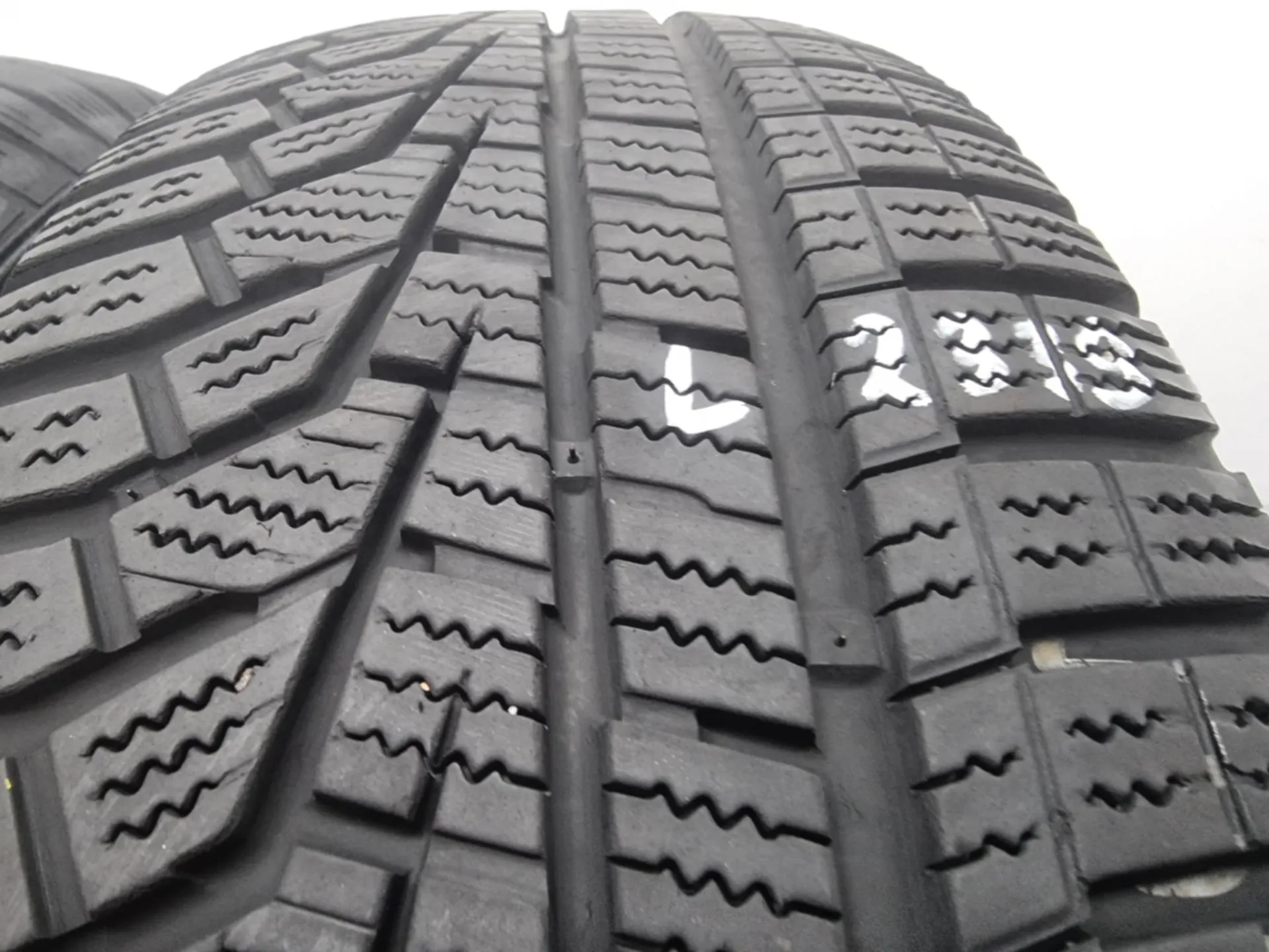 4бр зимни гуми 215/70/16 HANKOOK L02339  1