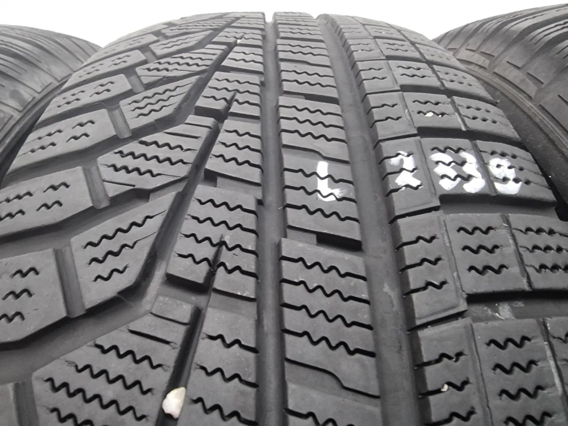 4бр зимни гуми 215/70/16 HANKOOK L02339  3