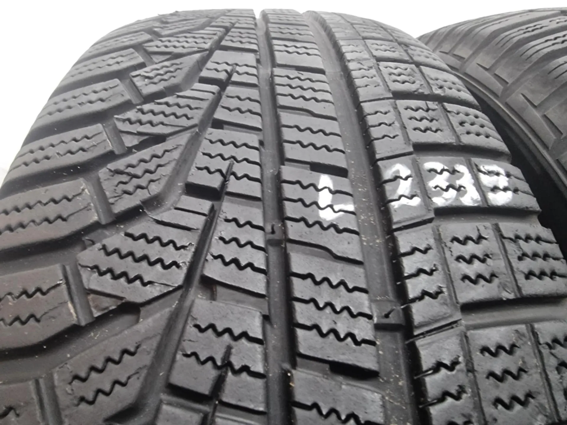 4бр зимни гуми 215/70/16 HANKOOK L02339  4