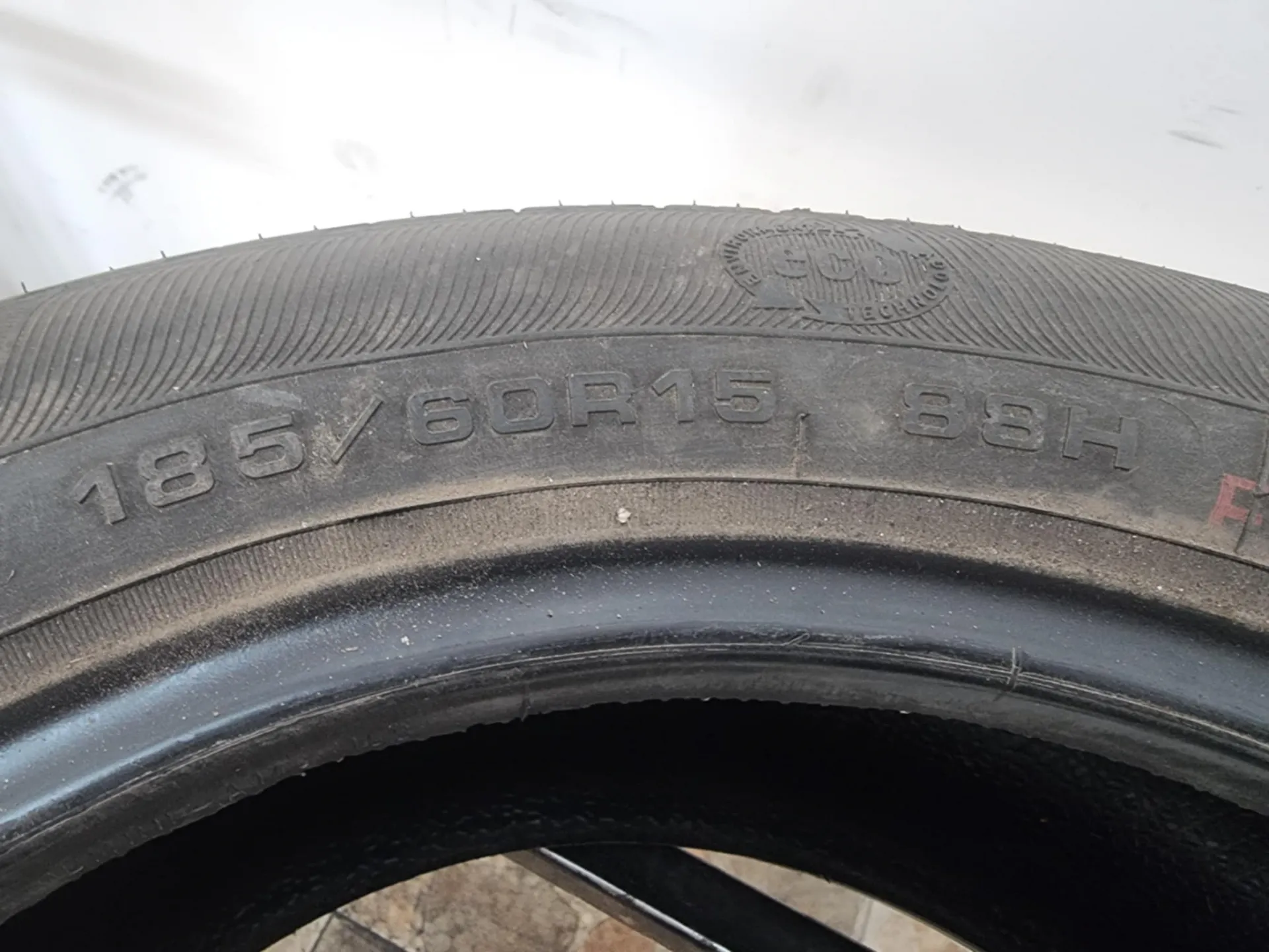 2бр летни гуми 185/60/15 GOODYEAR L02358 4