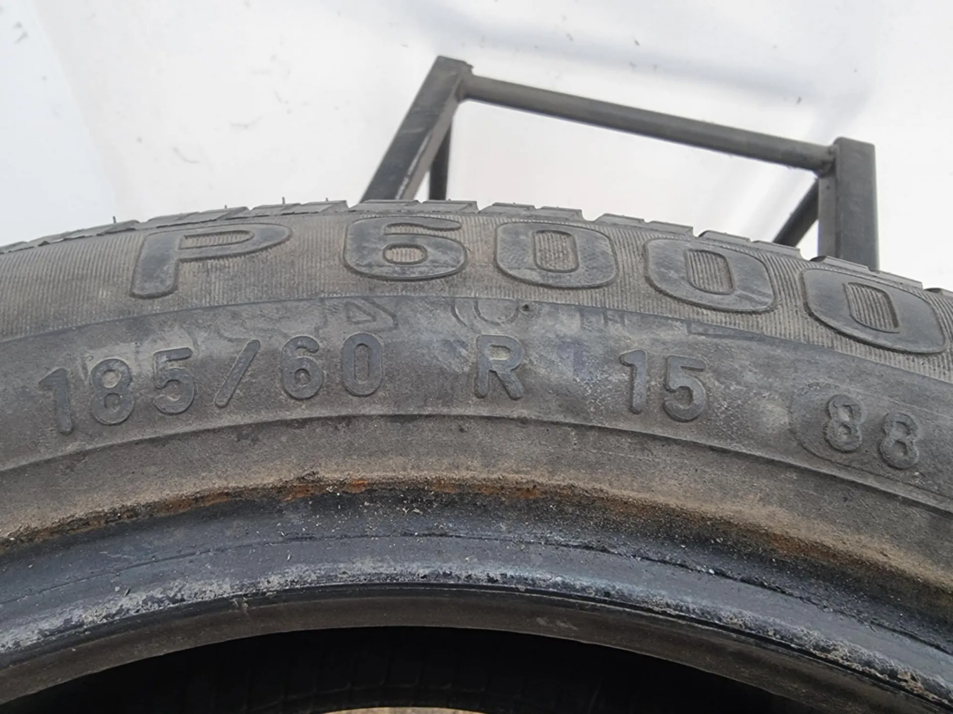 1бр летна гума 185/60/15 PIRELLI L02360  2