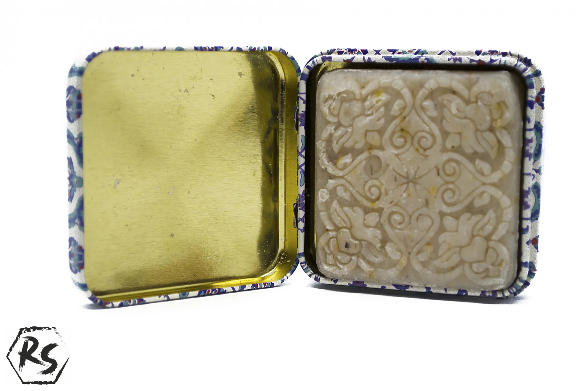 Натурален сапун с аромат на роза, сусам и лайка в красива квадратна кутийка КВ7 2
