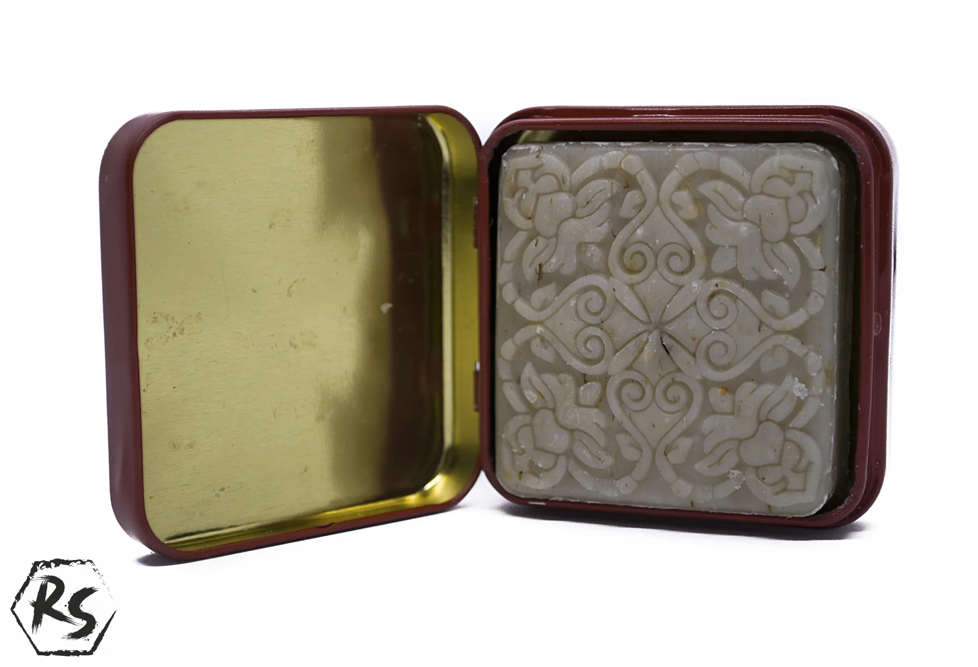 Натурален сапун с аромат на роза, сусам и лайка в красива квадратна кутийка с дърво КВ14 2