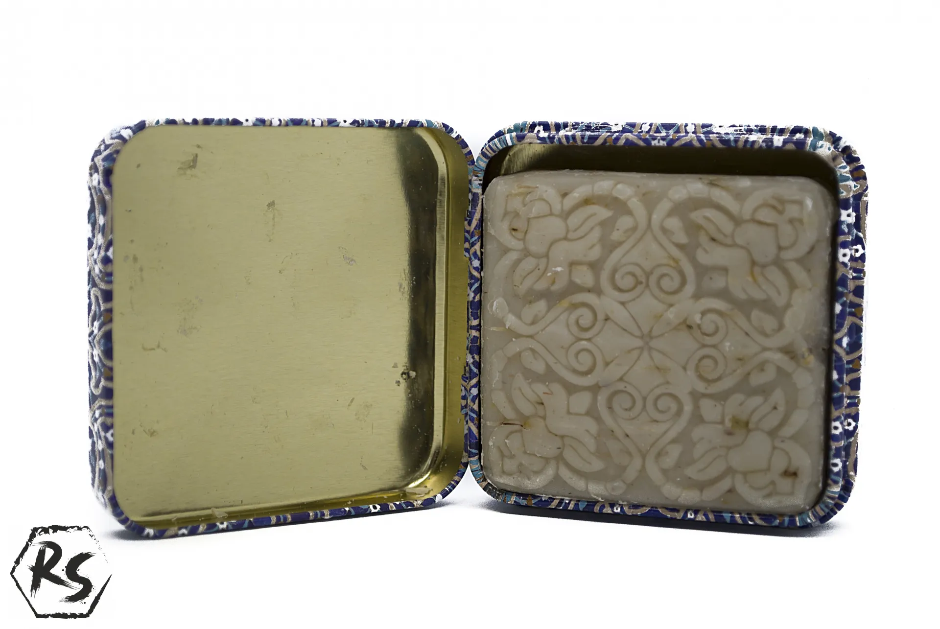 Натурален сапун с аромат на роза, сусам и лайка в красива квадратна кутийка в синьо КВ25 2