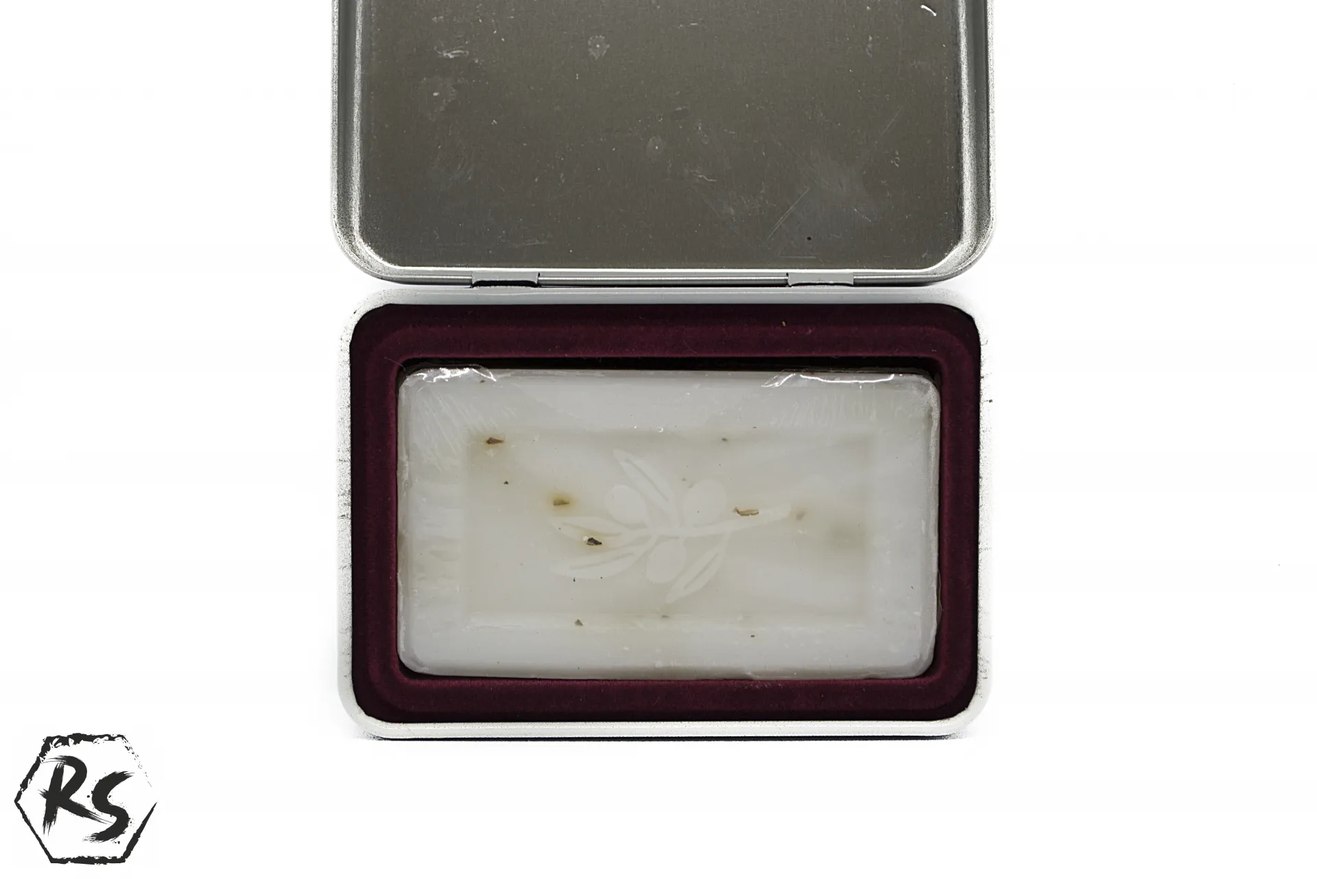 Натурален сапун с аромат на роза, сусам и лайка в правоъгълна метална кутия с птици и цветя ПР2 2