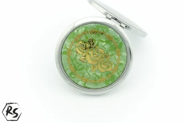 Зелено дамско огледалце с рози 1