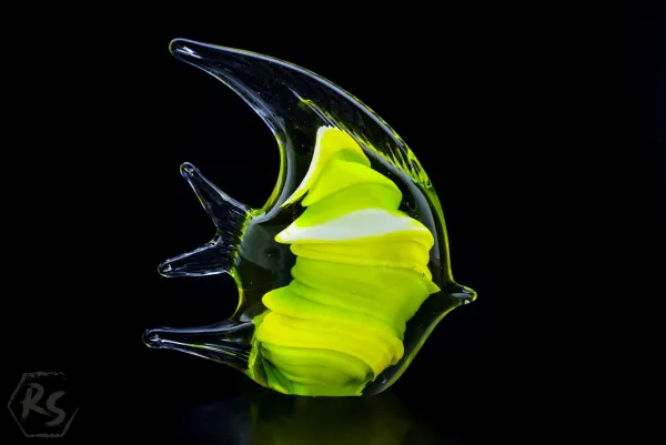 Стъклена фигура риба в жълто и зелено 1