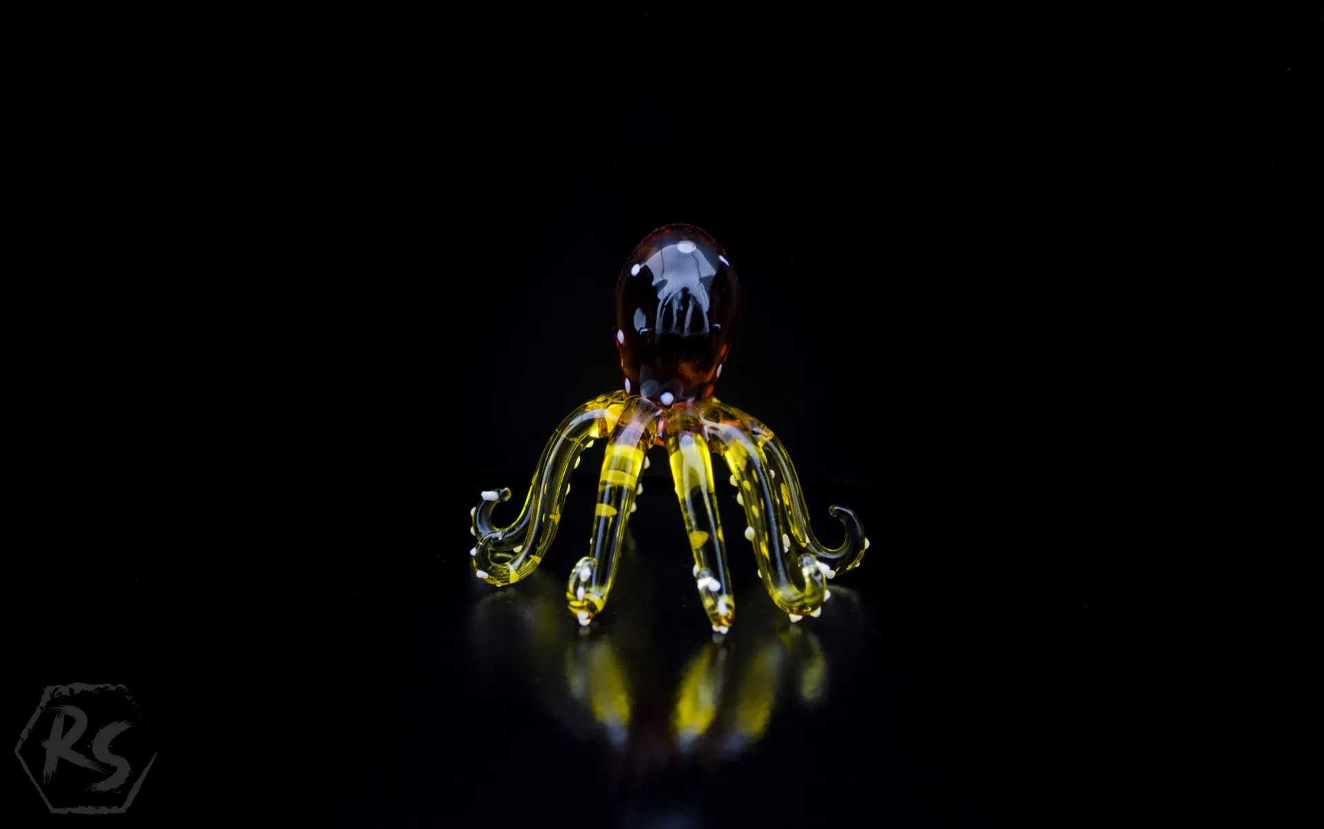 Стъклена фигура октопод жълт 1
