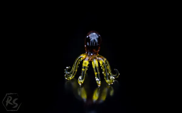 Стъклена фигура октопод жълт 1