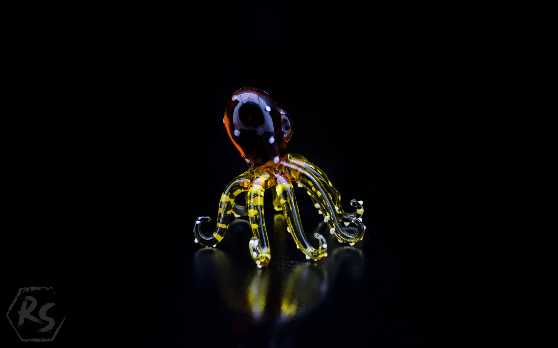 Стъклена фигура октопод жълт 3