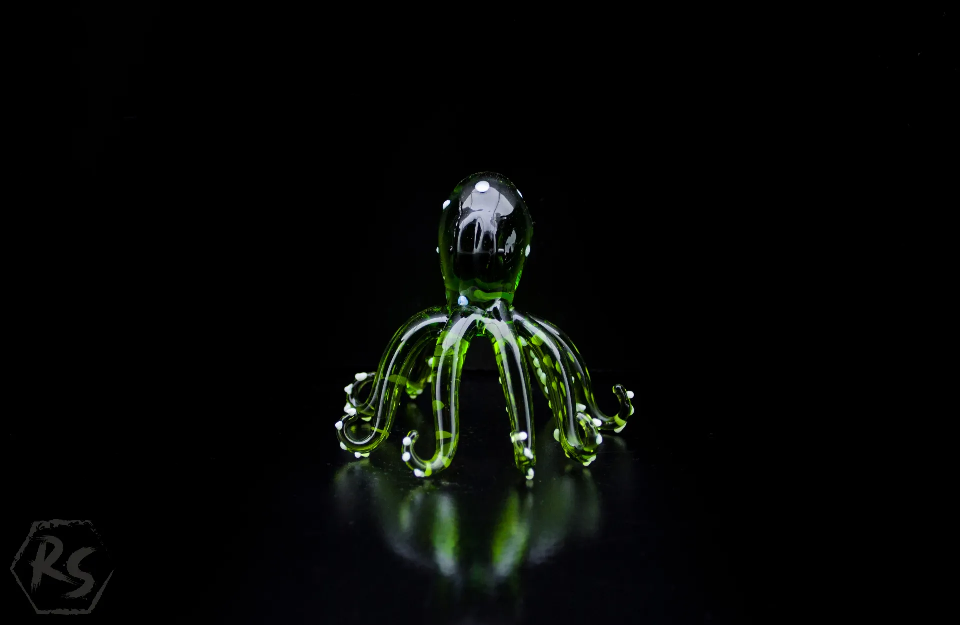 Стъклена фигура октопод зелен 1