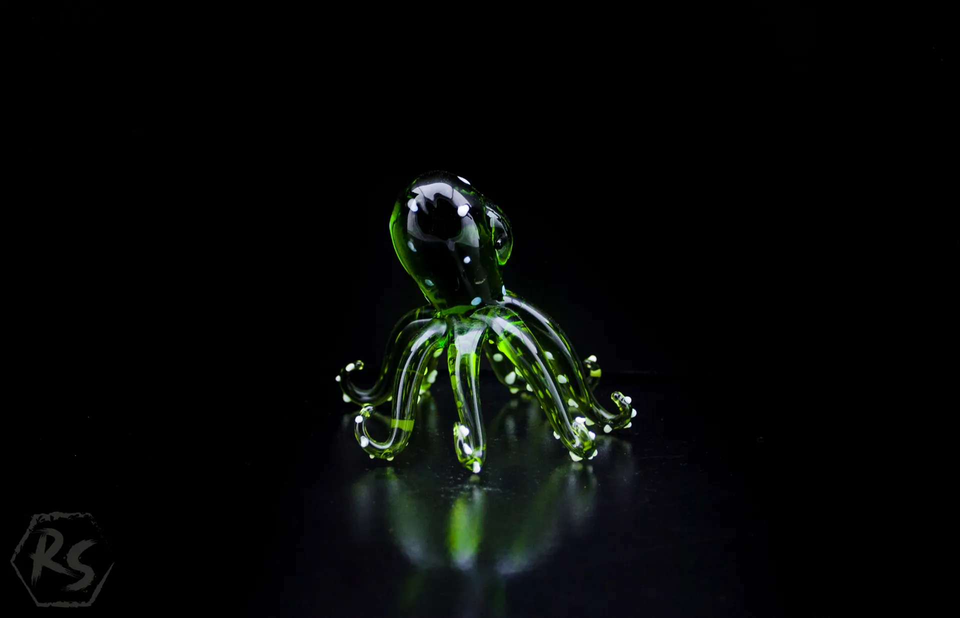Стъклена фигура октопод зелен 2