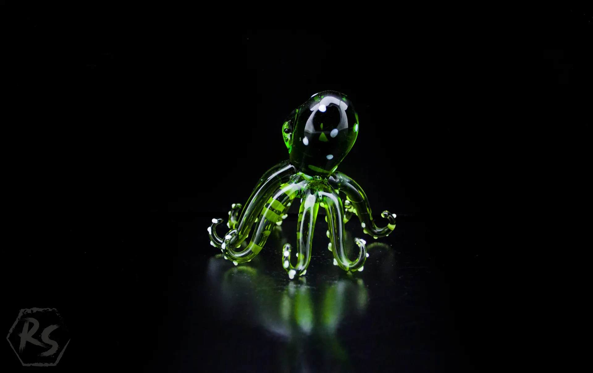 Стъклена фигура октопод зелен 3