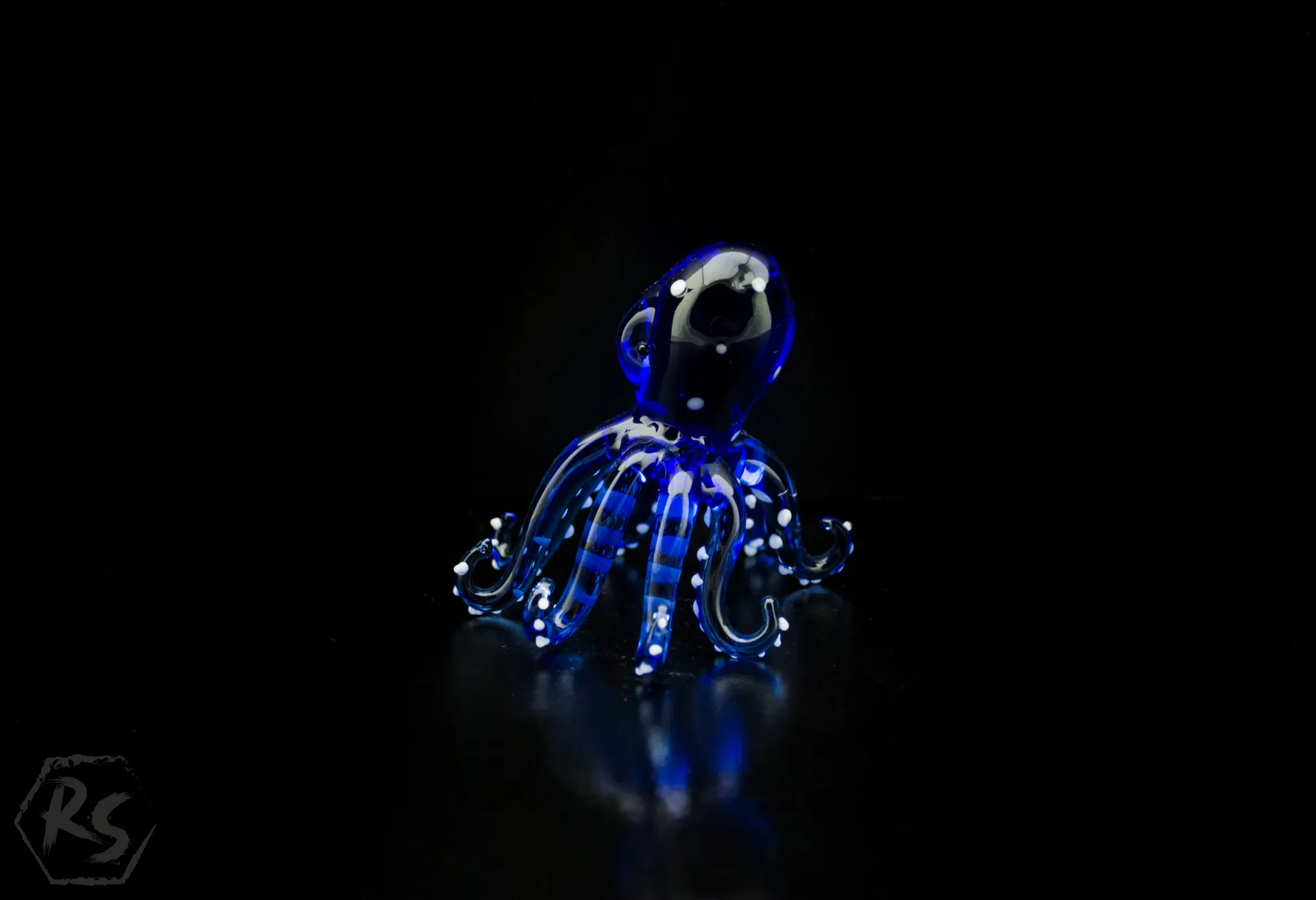Стъклена фигура октопод син 3