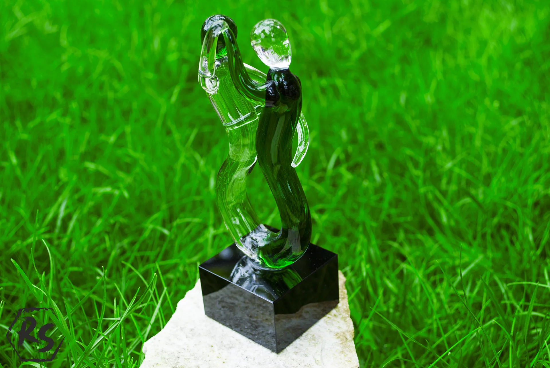Абстрактна стъклена фигура в зелено 16 см 2