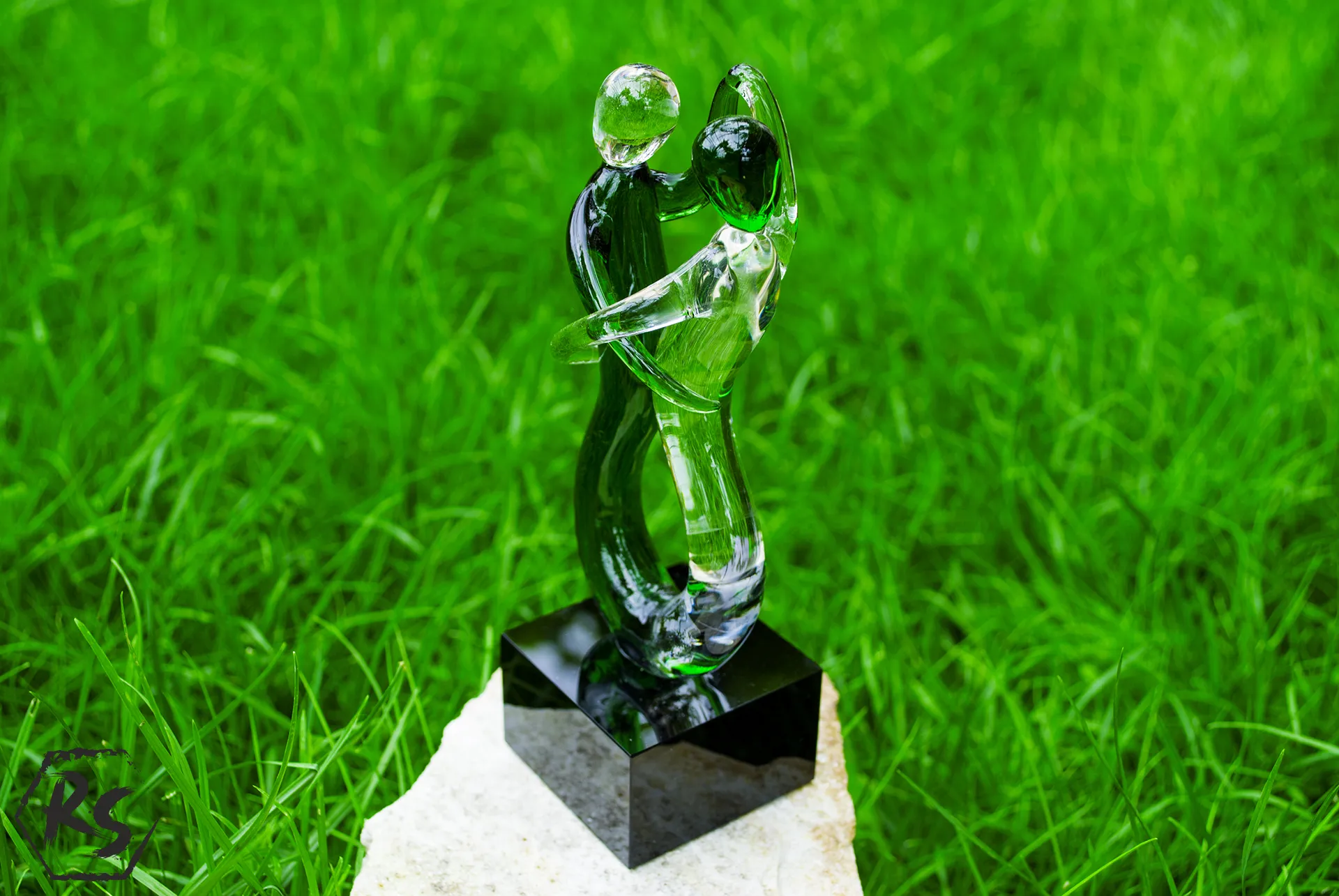 Абстрактна стъклена фигура в зелено 16 см 5