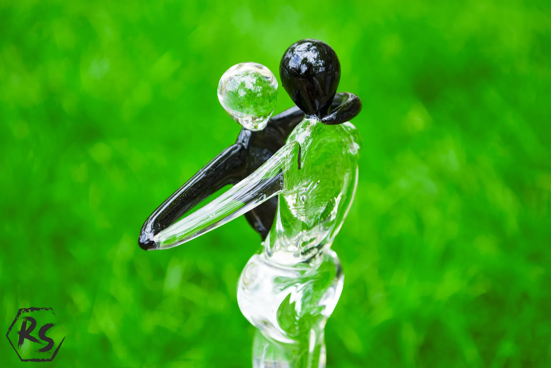 Абстрактна стъклена фигура в черно 18 см 1