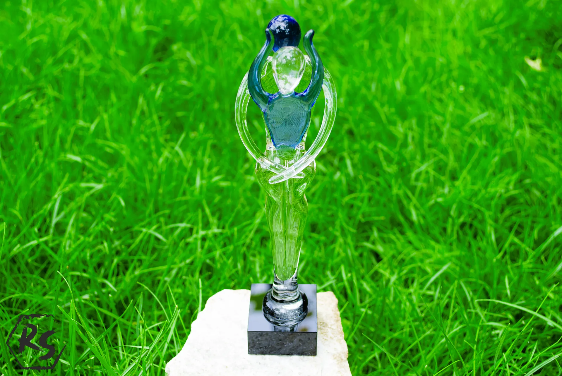 Абстрактна стъклена фигура в синьо 19 см 3