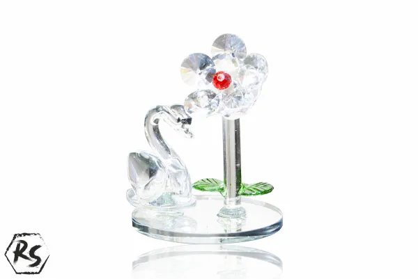 Стъклена фигура на цвете с кристални елементи и лебед 1