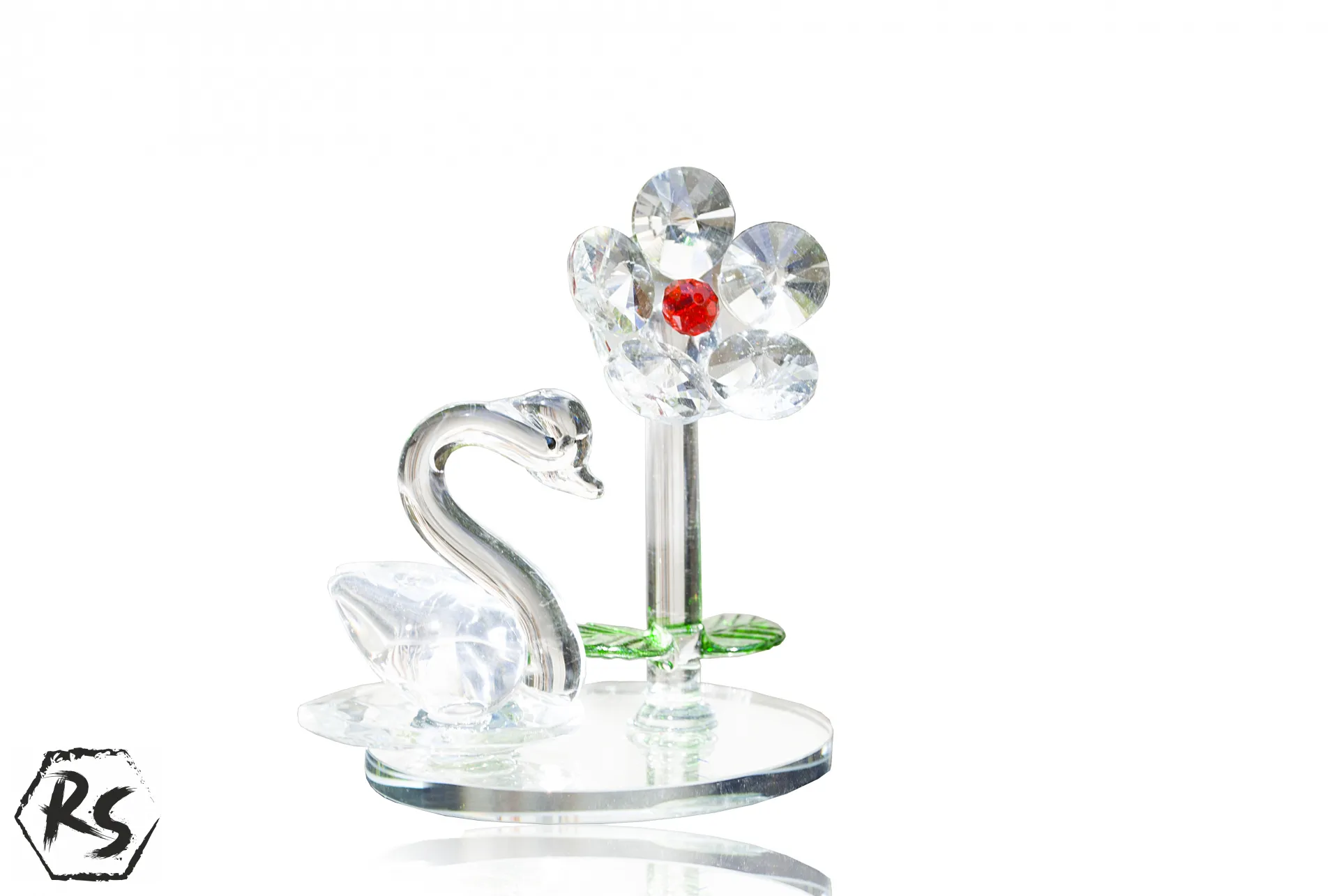 Стъклена фигура на цвете с кристални елементи и лебед 2