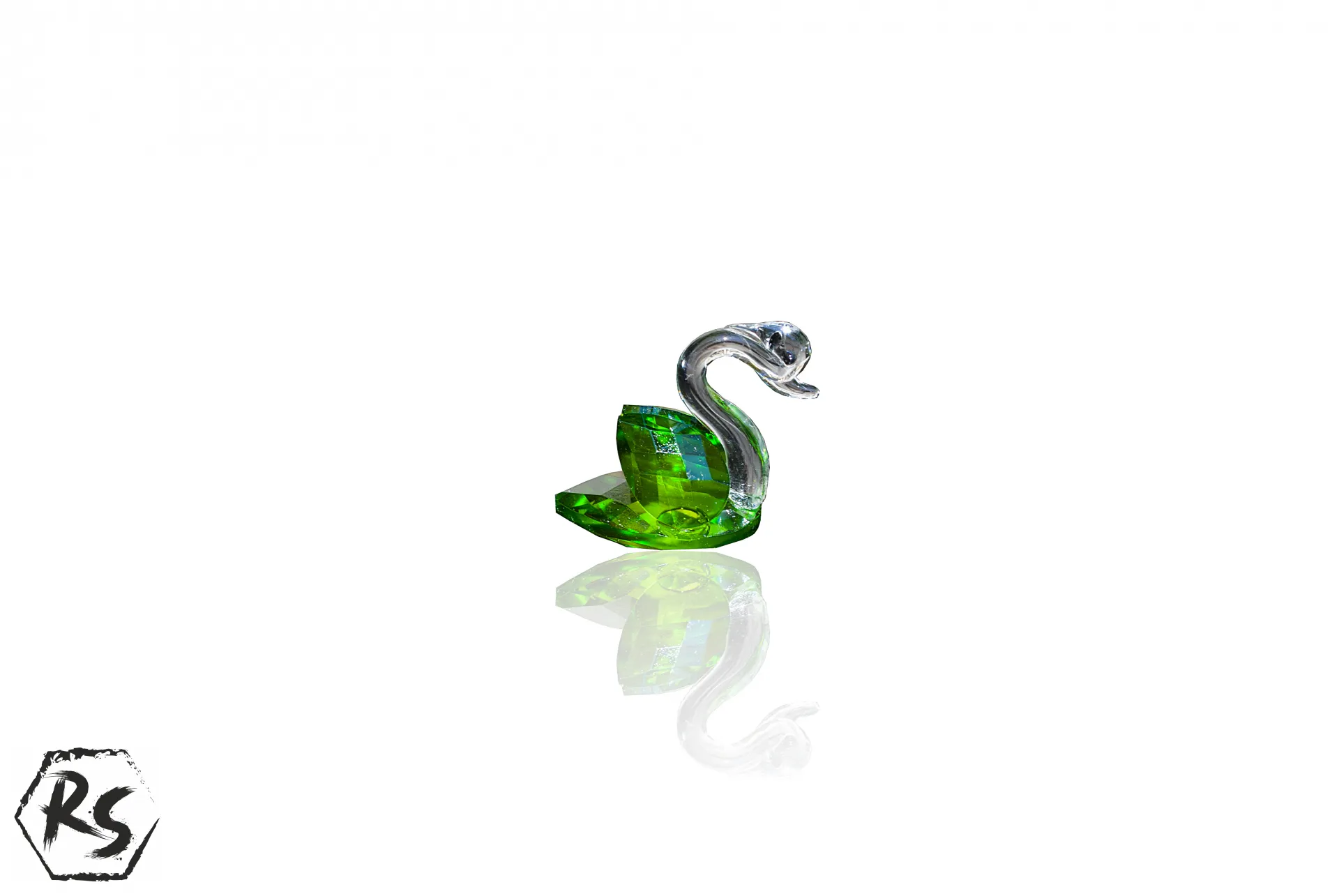 Кристален лебед в зелено 1