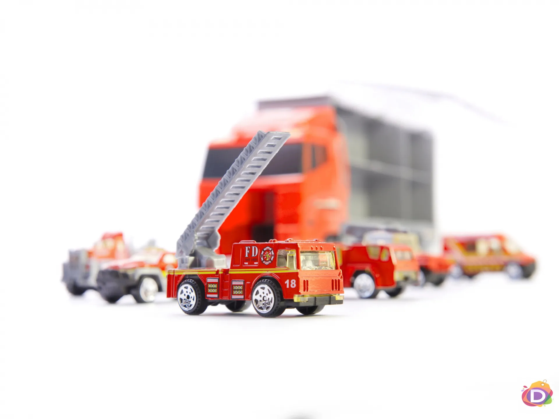 Голям камион автовоз с катапулт и 6 пажарни автомобила - Код D2410 4