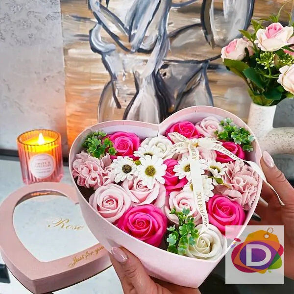 Сапунени рози 24 бр в розова кутия сърце - Код D2586 2