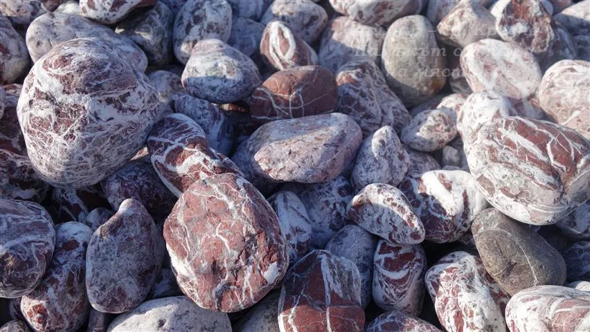 Червени декоративни камъни на тон в голям чувал (бигбег) 3