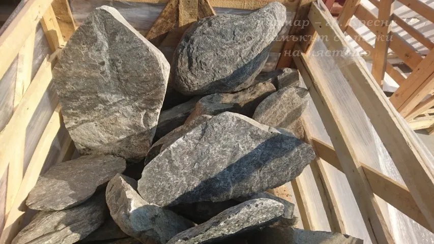 Дебели каменни стъпки 12