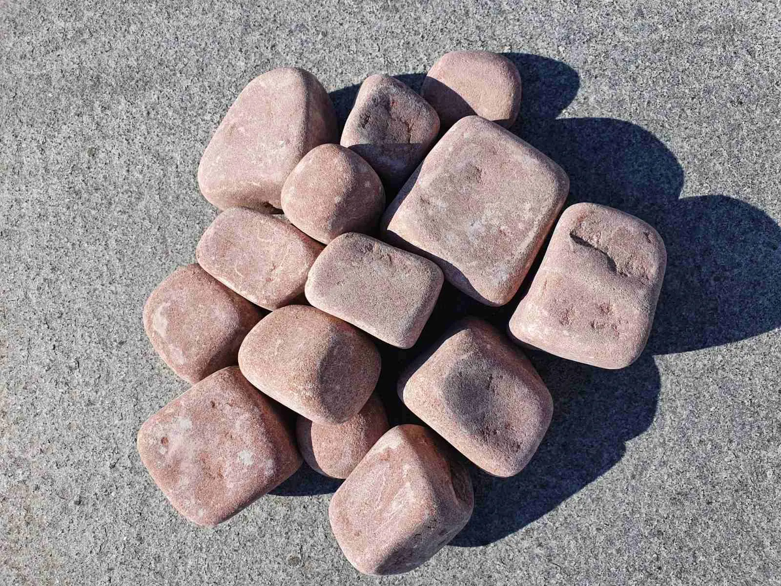 Розови обли камъчета на чувал (25кг) 3