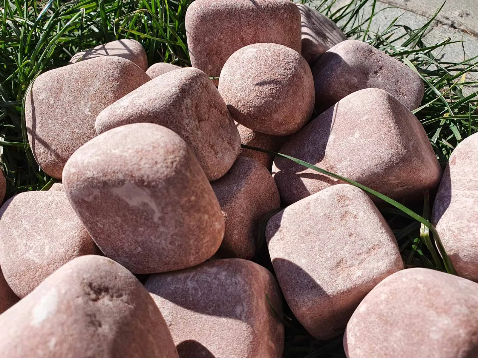 Розови обли камъчета на чувал (25кг) 5