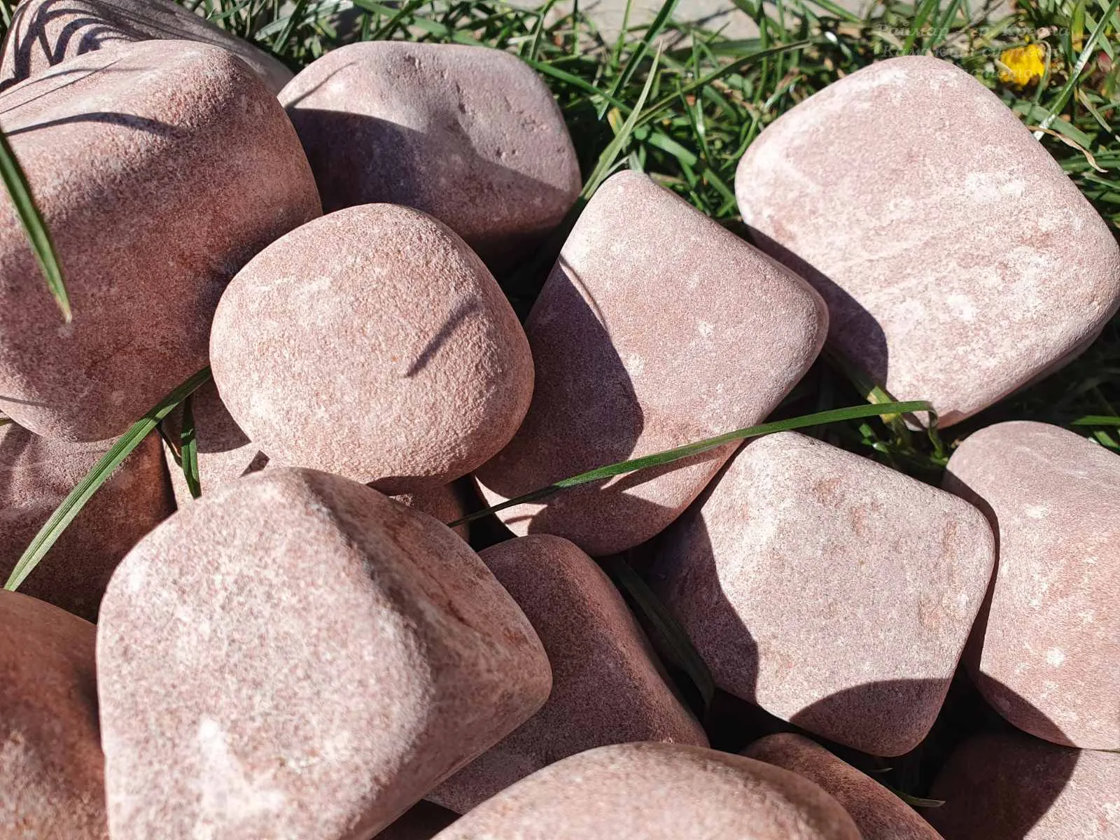 Розови обли камъчета на тон в голям чувал (бигбег) 10