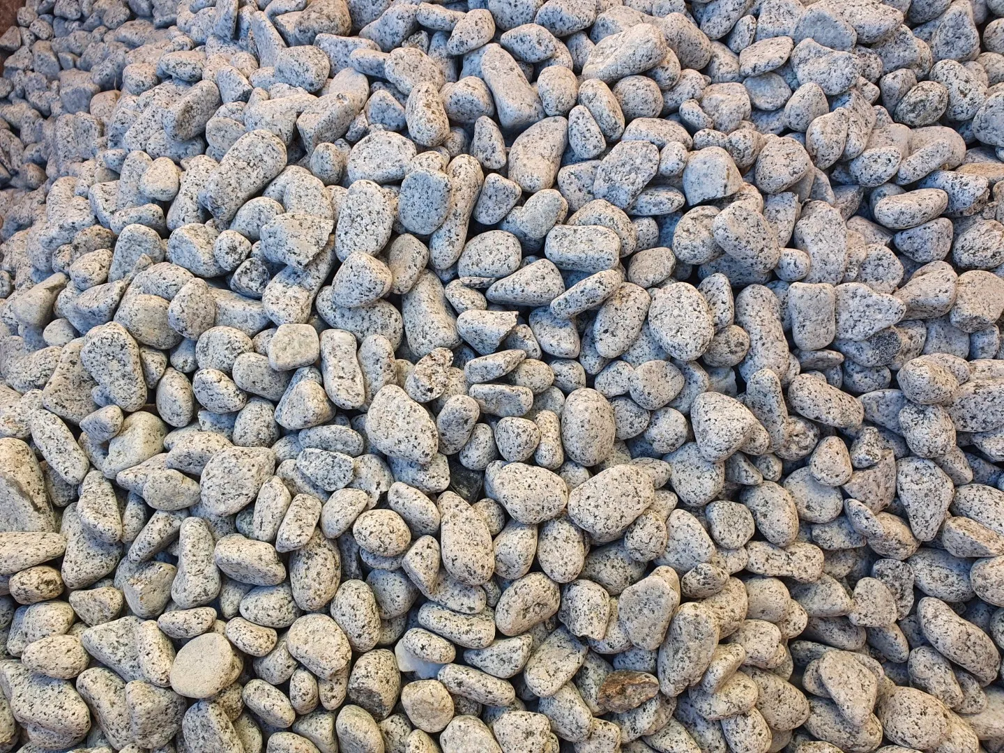 Гранитни овални камъчета на тон в голям чувал (бигбег) 17