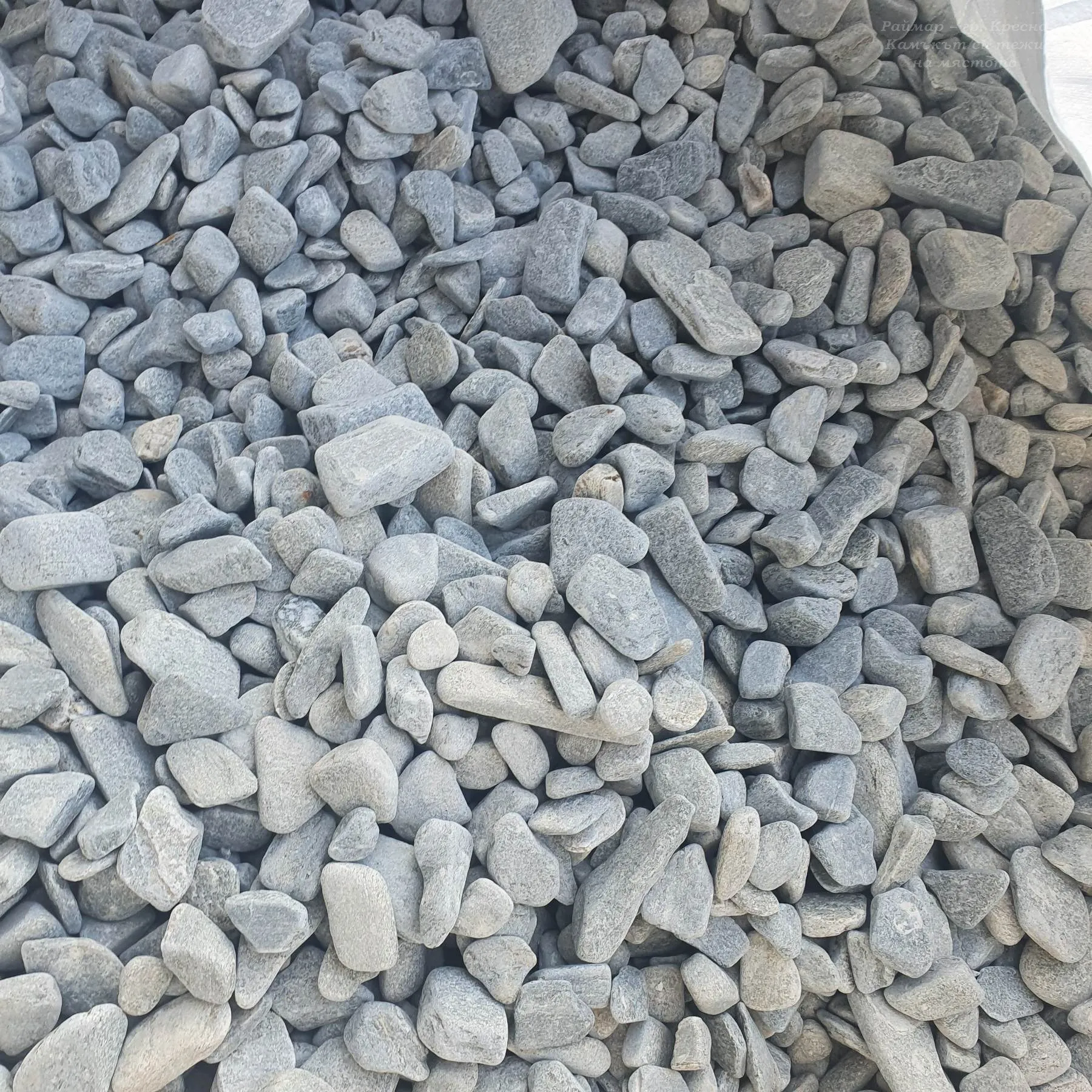 Сиво-сини декоративни камъни от гнайс на тон в голям чувал (бигбег) 2