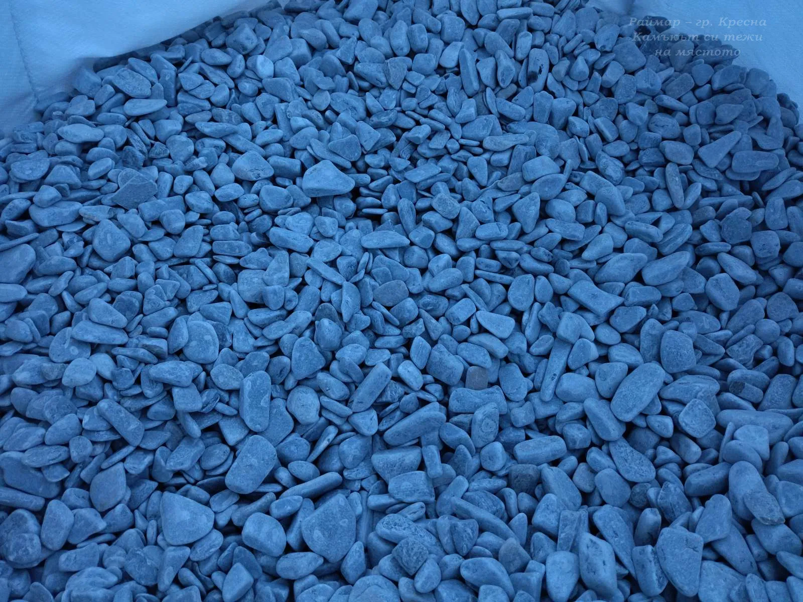 Сиво-сини декоративни камъни от гнайс на тон в голям чувал (бигбег) 12