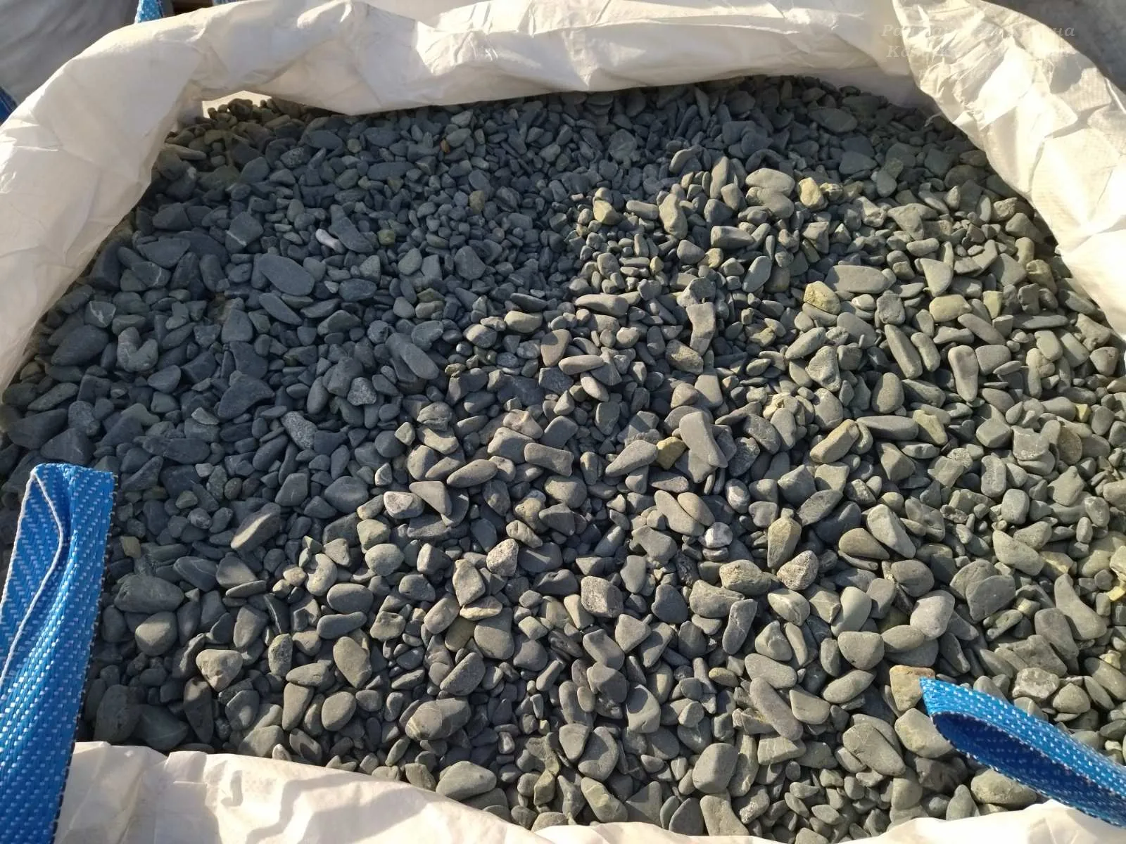 Черни (тъмно-сиви) декоративни камъни на тон в голям чувал (бигбег) 5