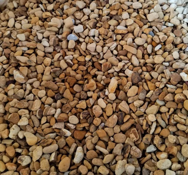 Бежови обли камъчета 1-3 см на тон в голям чувал (биг бег) 1
