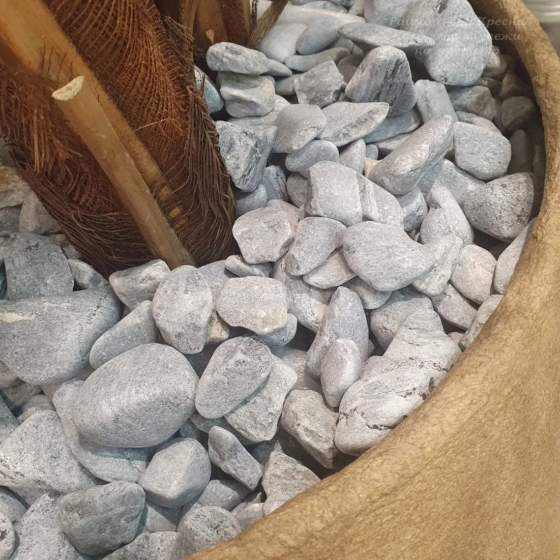 Сиво-сини декоративни камъни от гнайс на тон в голям чувал (бигбег) 16