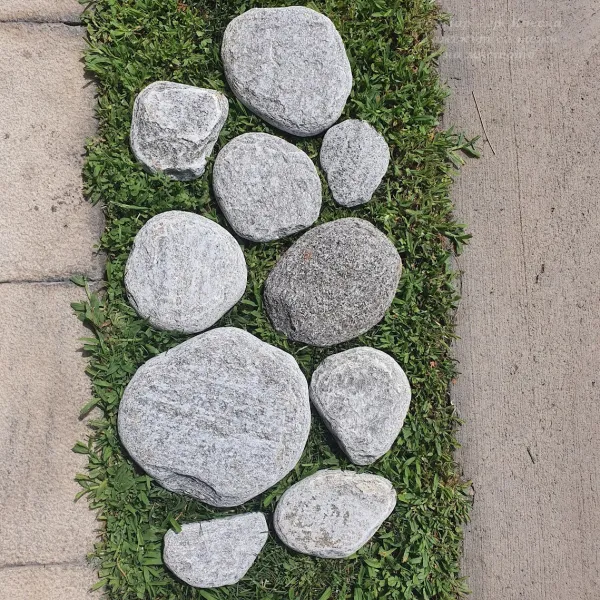 Речен камък – плоски опесъчени плочи от гнайс 1