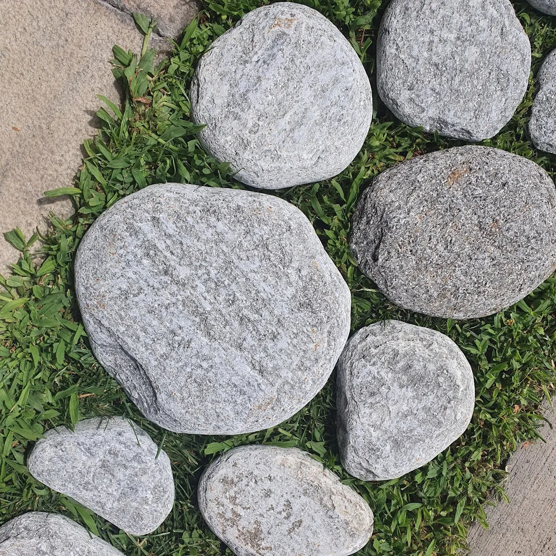 Речен камък – плоски опесъчени плочи от гнайс 33
