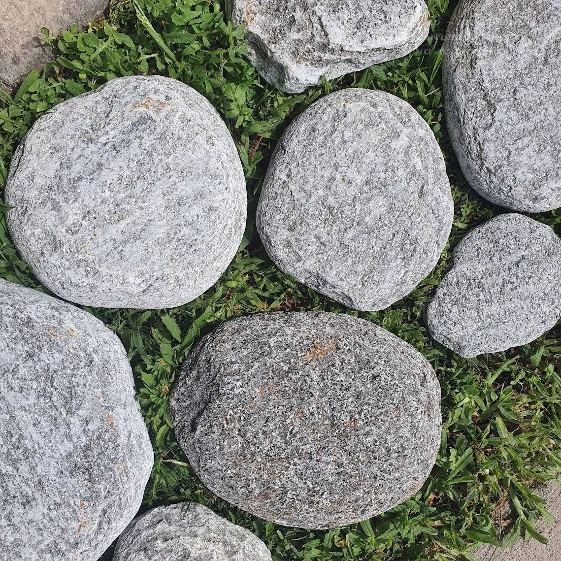 Речен камък – плоски опесъчени плочи от гнайс 36